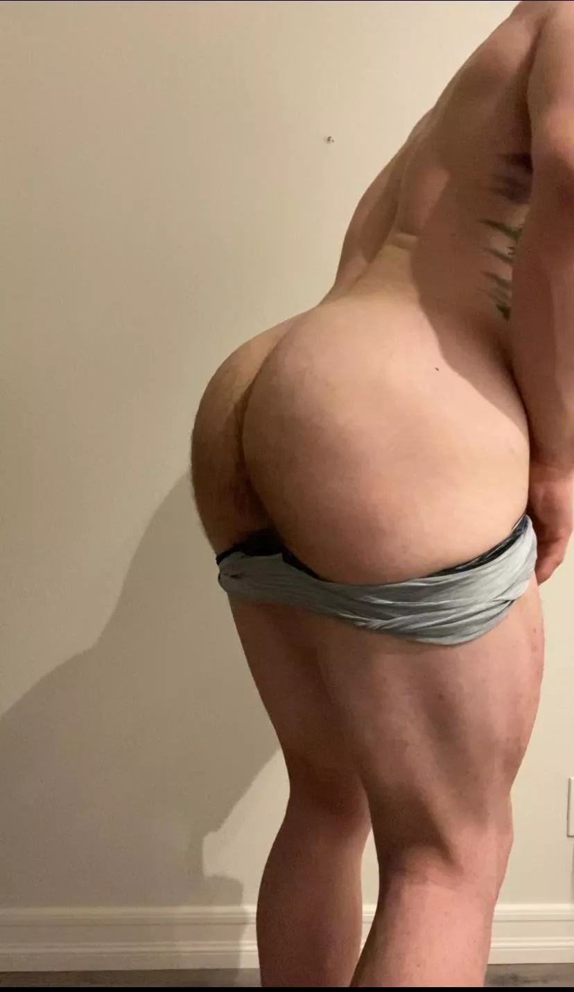 I guess all those years of squatting are paying off✨😉