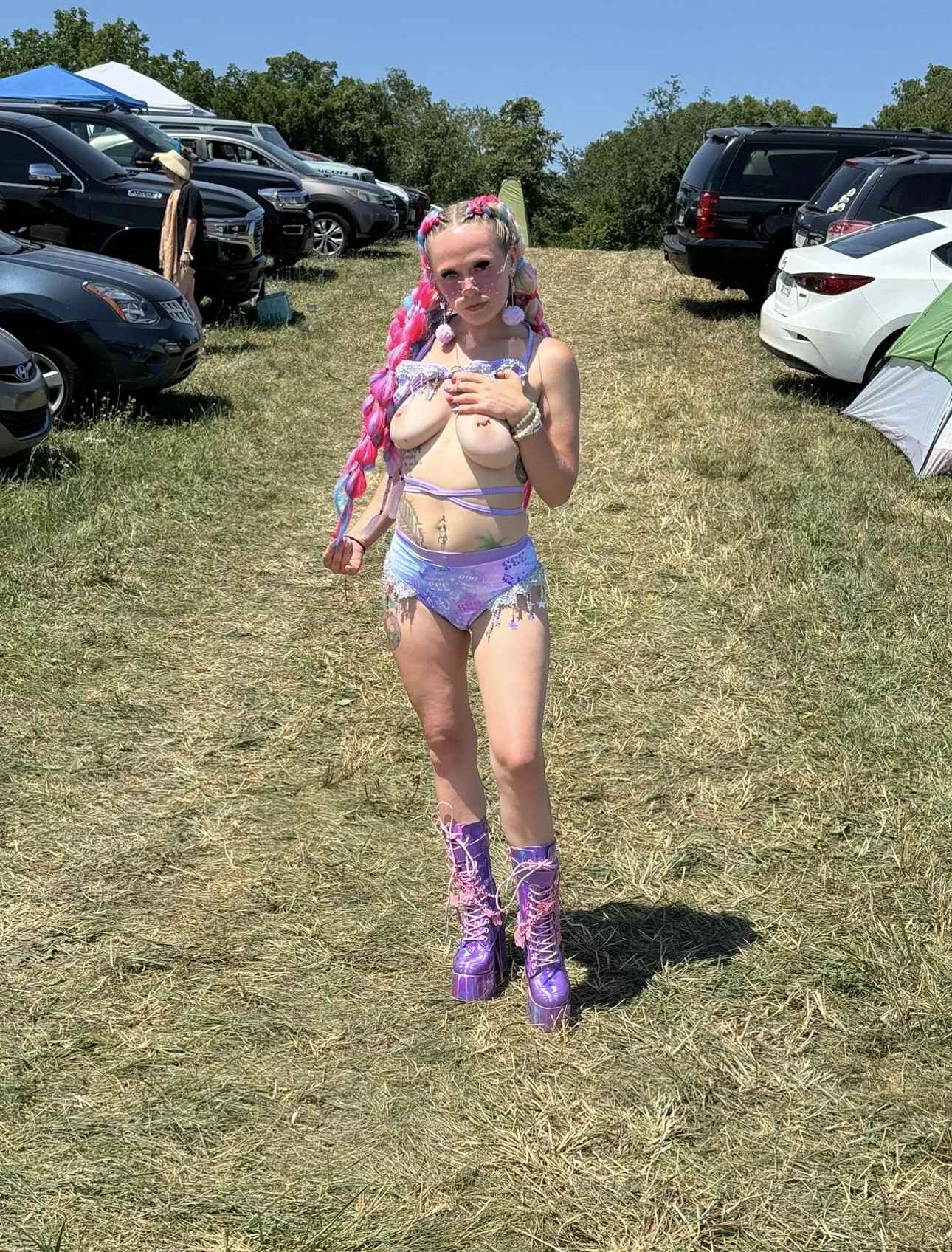 posting this hoping rave girls are your type 