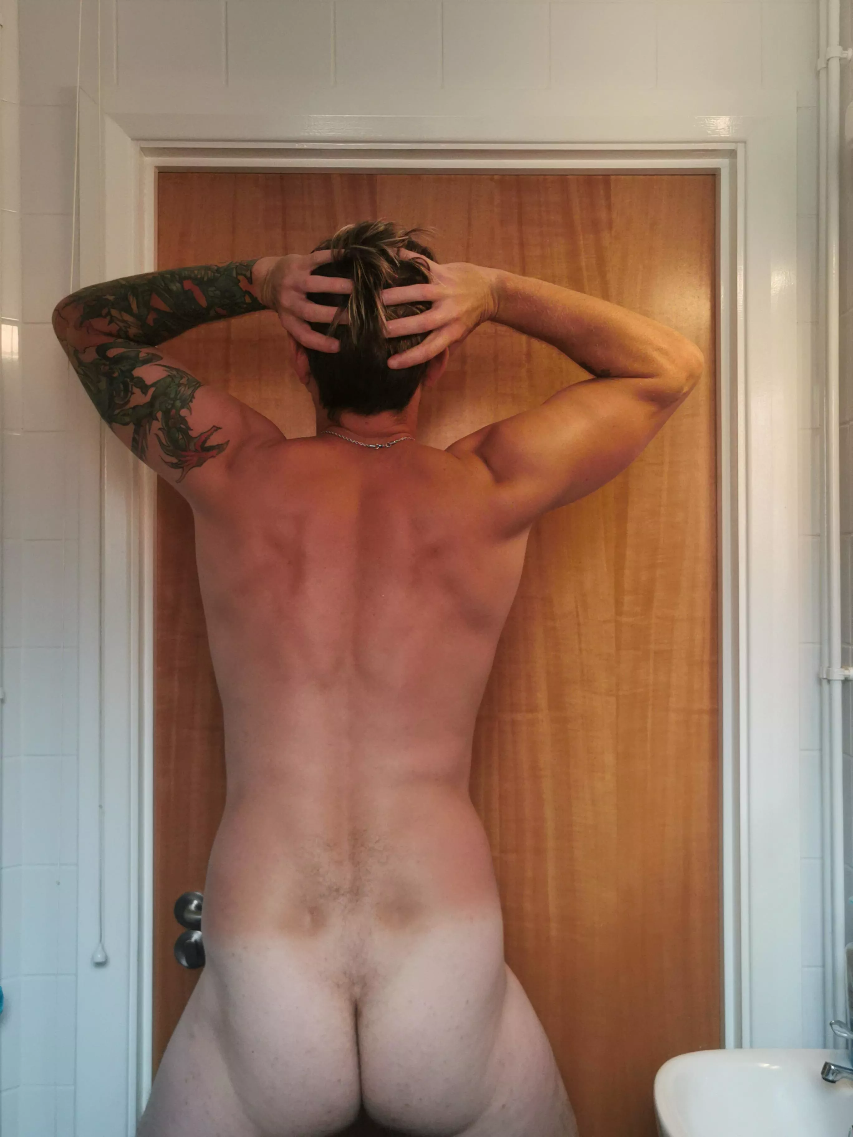 Who wants to slap my ass? 🍑