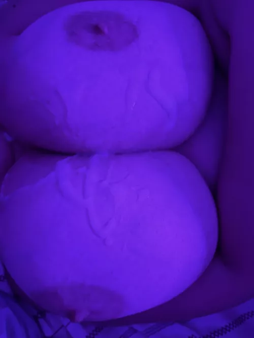 Cum cover them daddy?💦😏