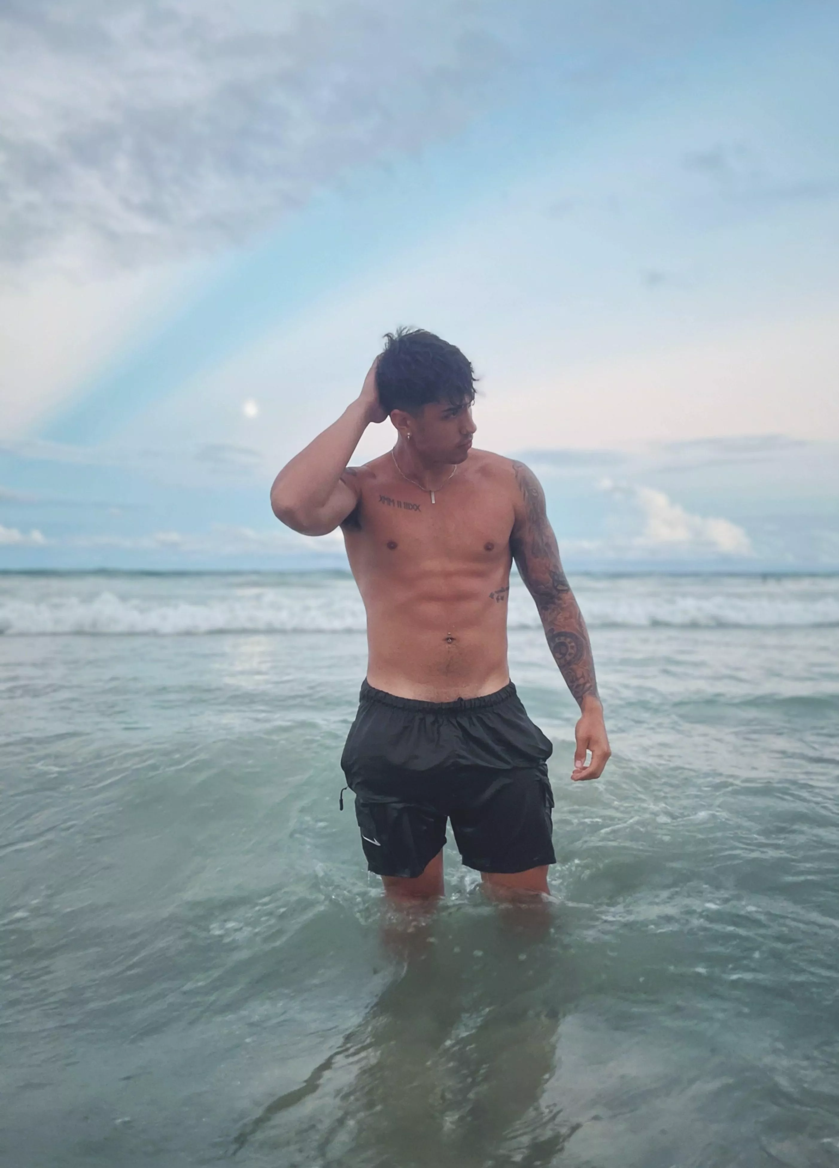 Guess who's got buffed abs and knows how to score