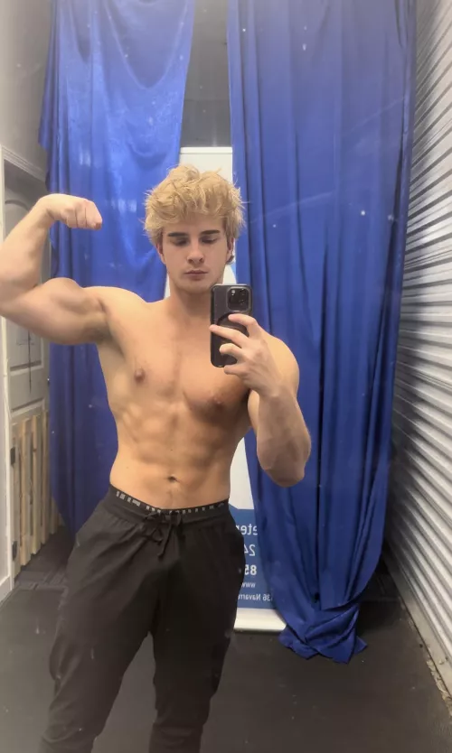 I always hittin' the gym. Wanna feel this?