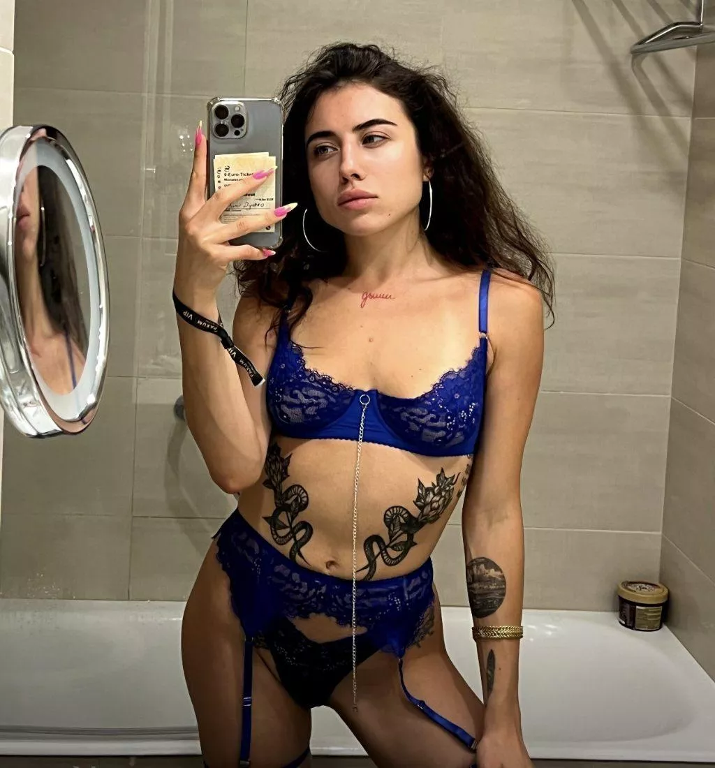 My favorite mirror for selfies