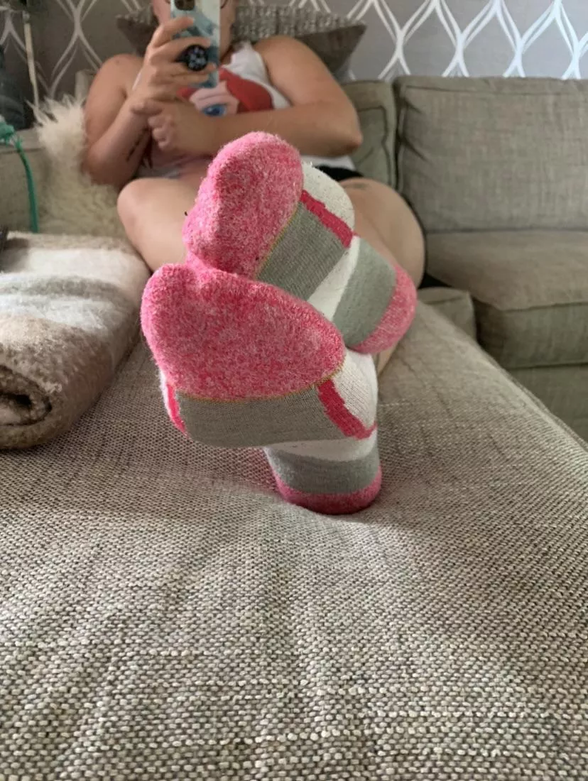 [Selling] You don’t mind if I film you sniffing my red-toed socks, right? Its so cute how my scent draws you in 😏💕