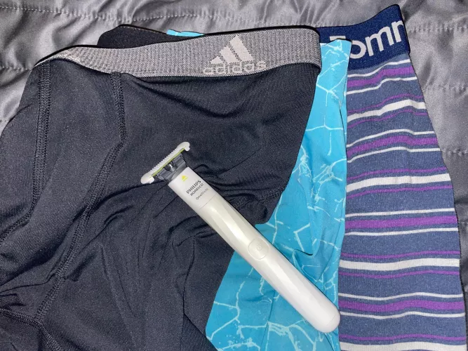 (21) Which is most appropriate for gym, school, and date night? 