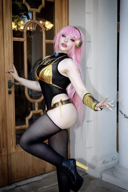 a cute Megurine Luka