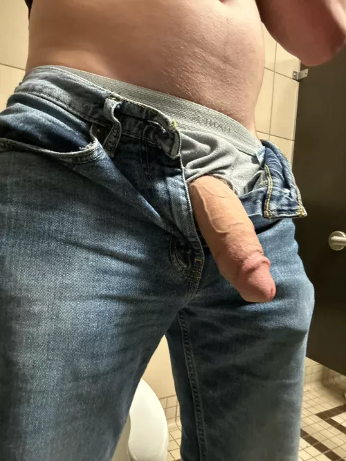 Any women wanna make it hard?