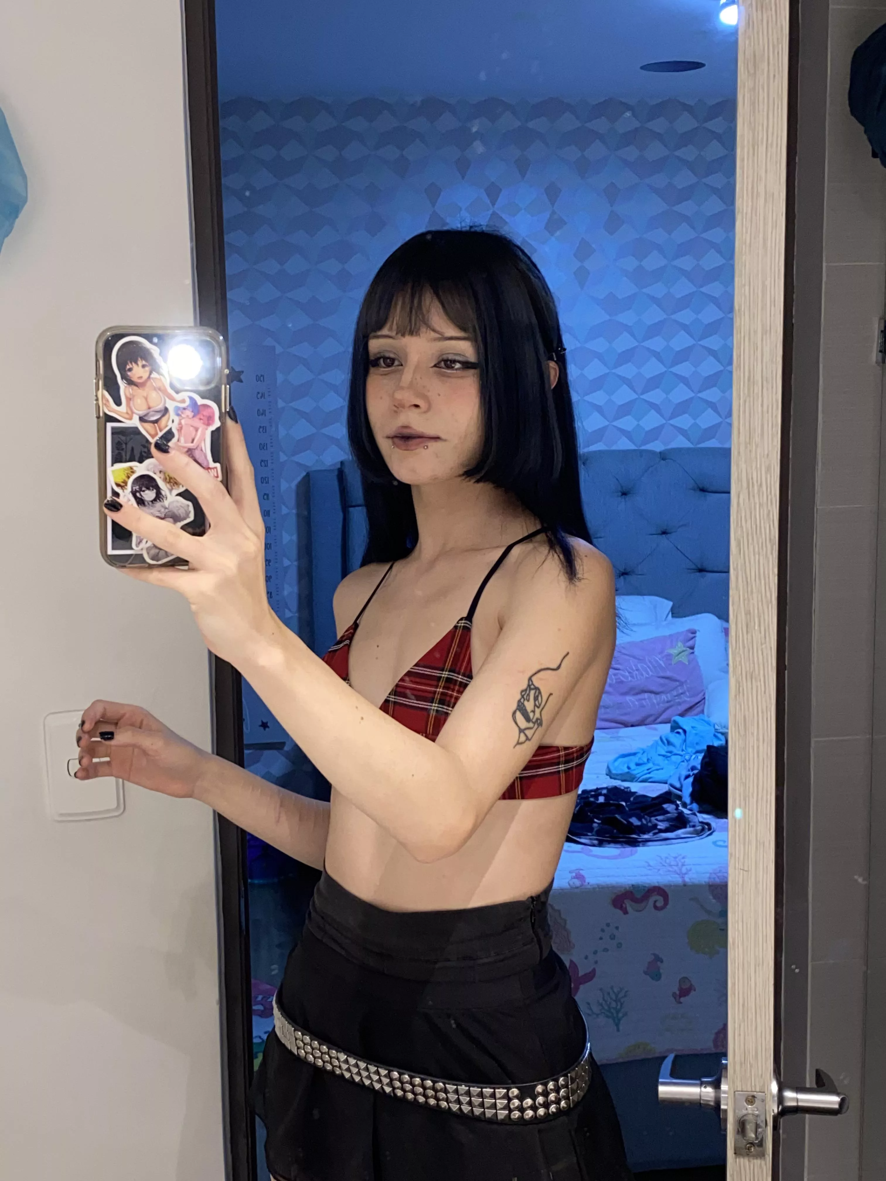 Ever seen a mixed asian brunette girl? (light makes my hair look blueish)