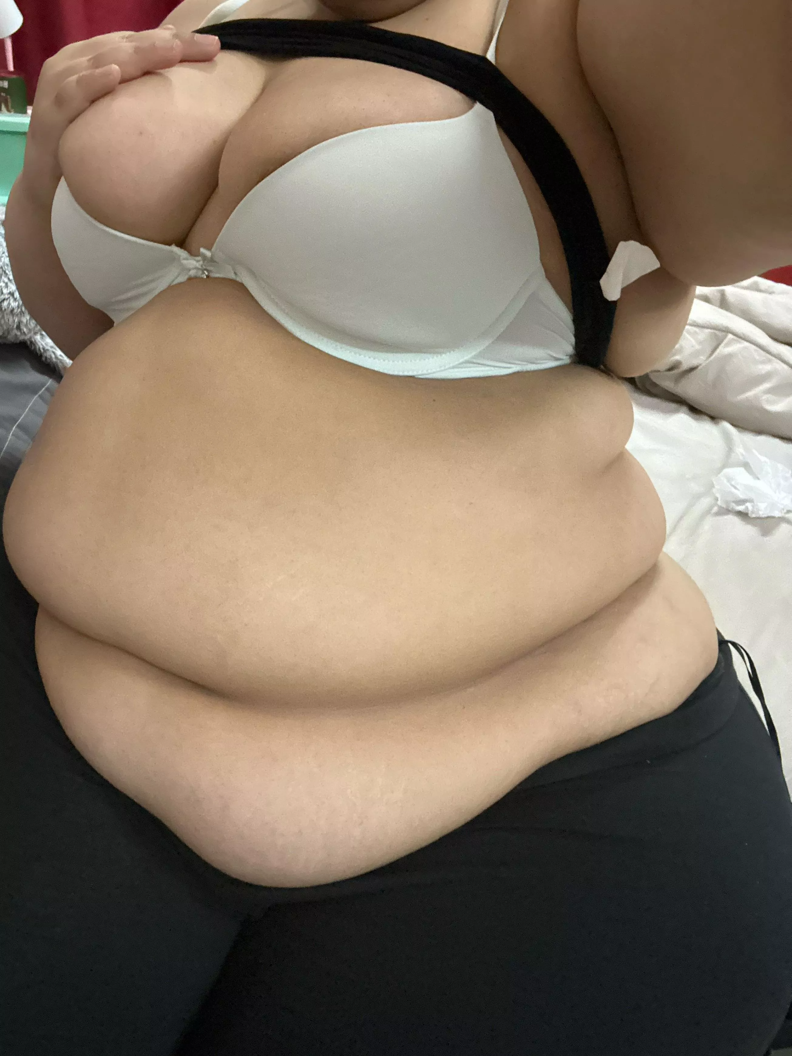 Felt cute might have second dinner later 🤭🐷✨