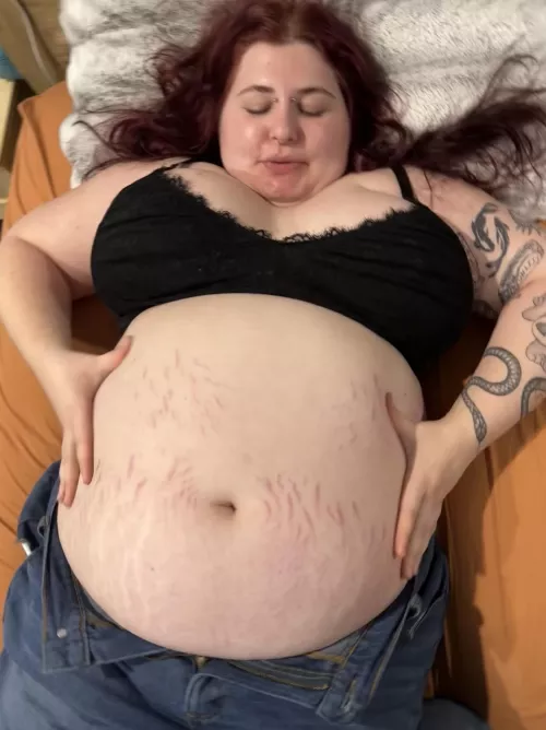 My face is being swallowed by all my new fat 🥵