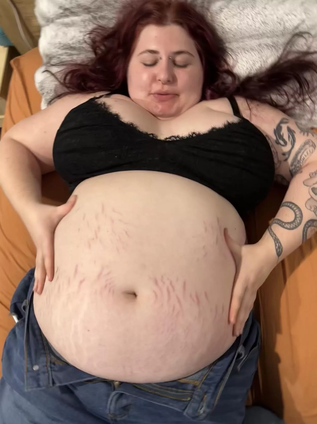 My face is being swallowed by all my new fat 🥵