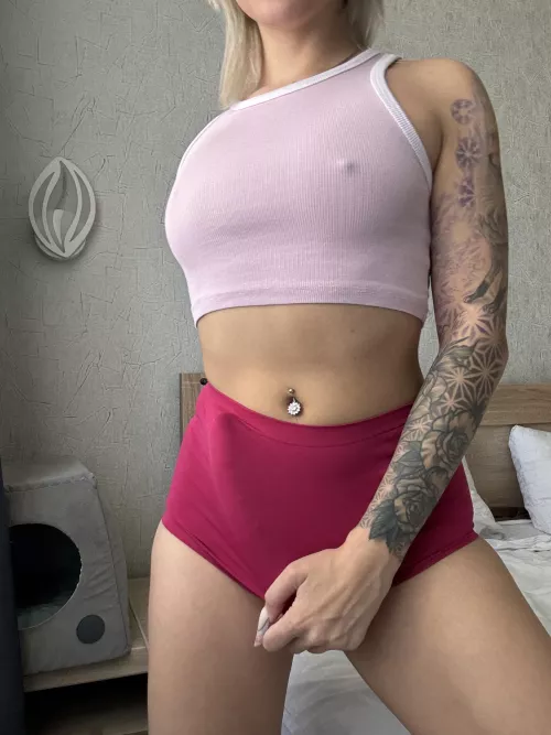 My new delight is eager to plunge into you, my obedient playmate