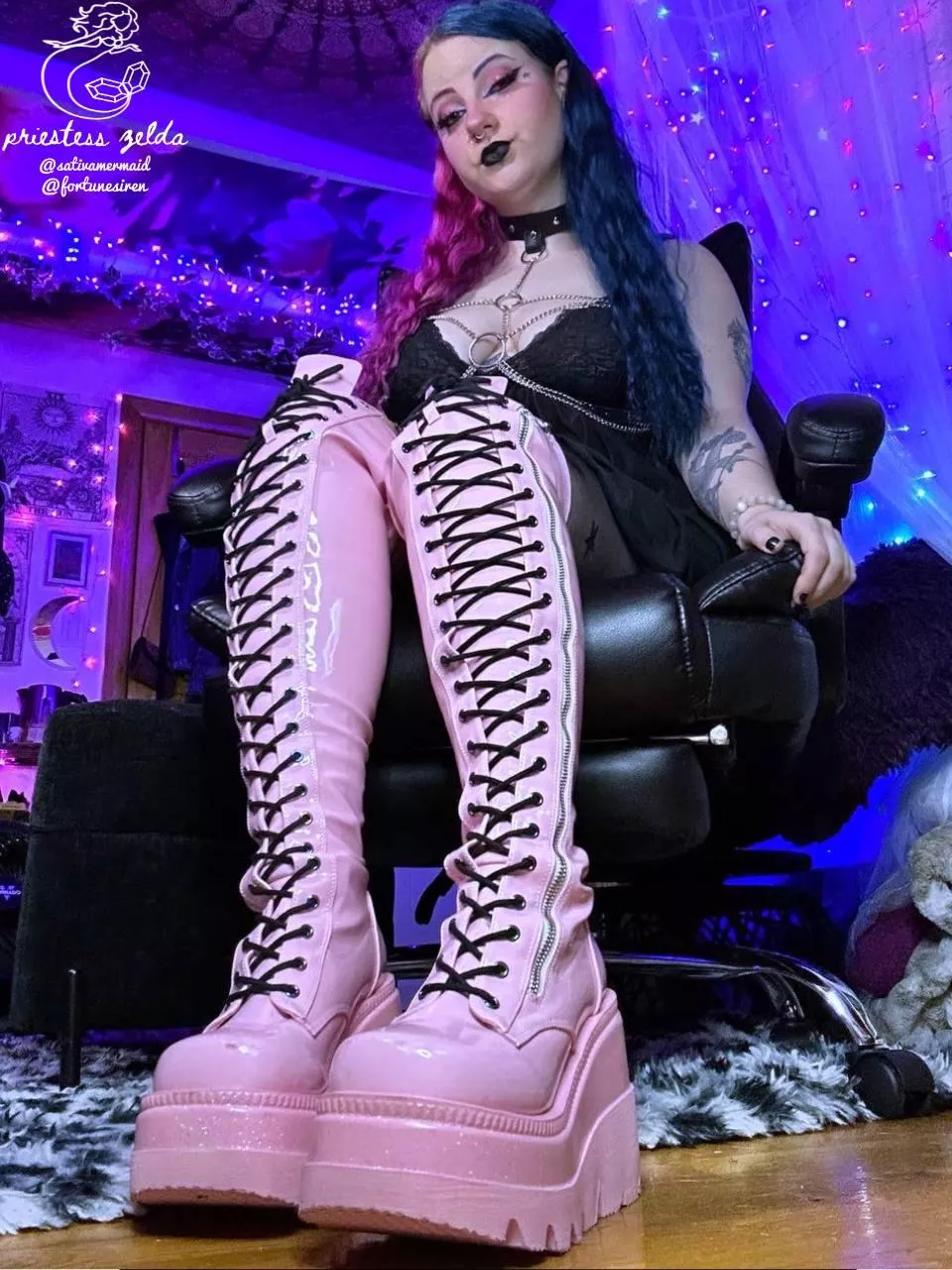 thigh high stompy boots 🤝 alt/goth queens, kings, & in betweens 