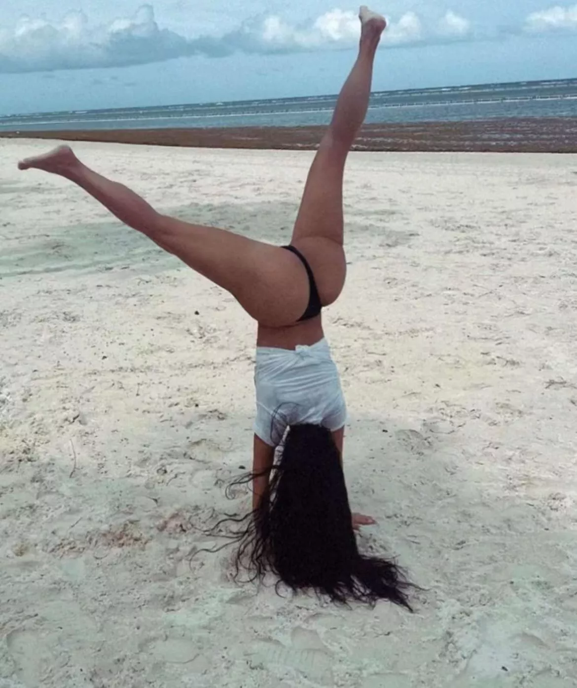 Thong picture off of khloes story