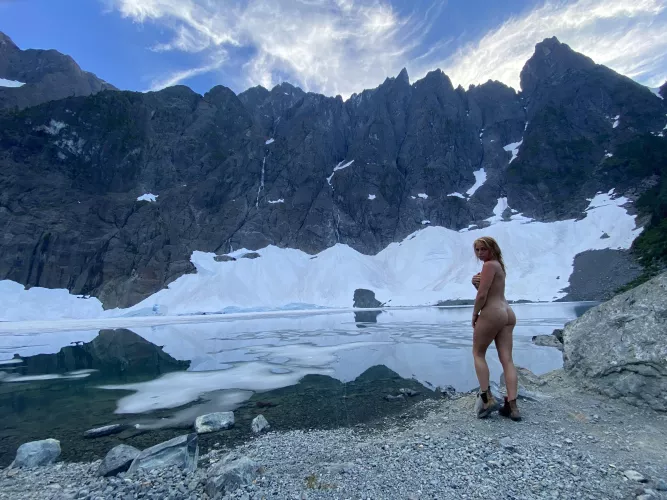 Would you hike 27KM for this view 