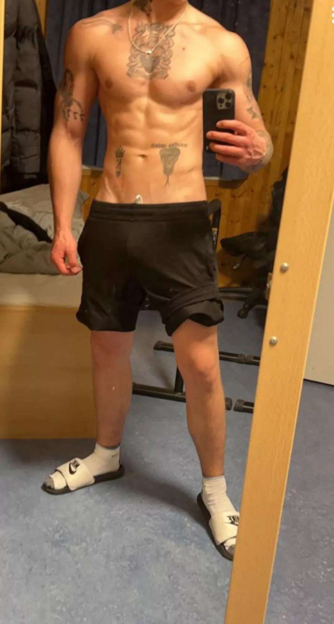 19m selling content. Also sell clothes, cum etc. Whatever u want. I like to please subs who spoil me