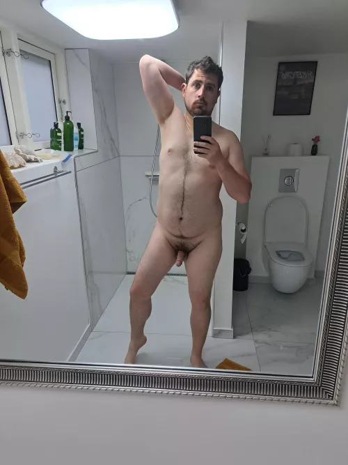 Big miror needs nude selfie