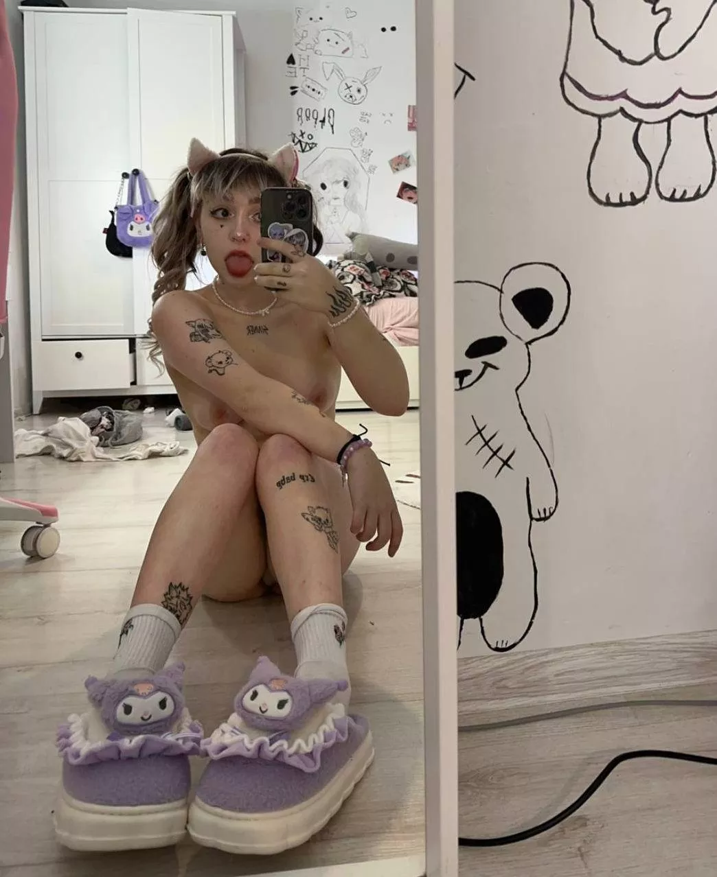 Describe me in one word and I'll send nudes to the best one