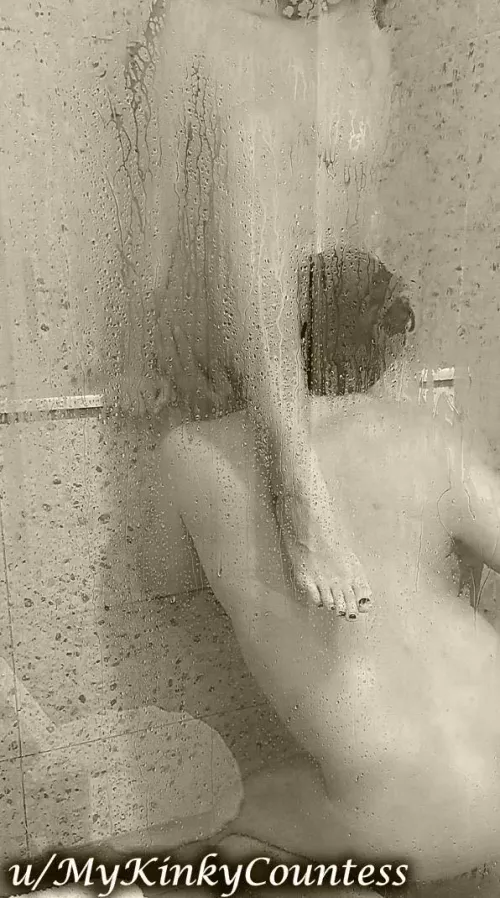 He just LOVES serving me 🖤