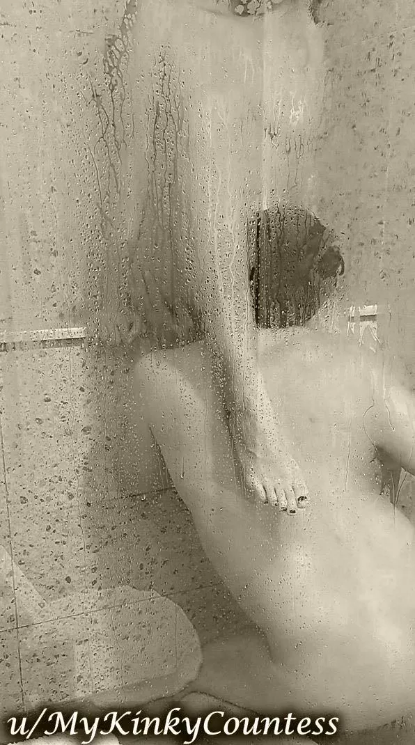 He just LOVES serving me 🖤