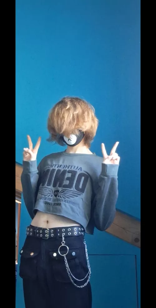 Heya cropped another one of my hoodies :3