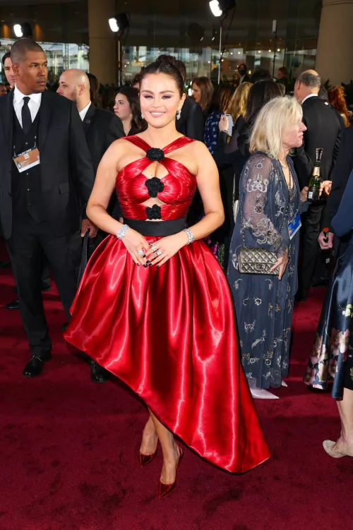 I need more classy Selena in my life, all eras.