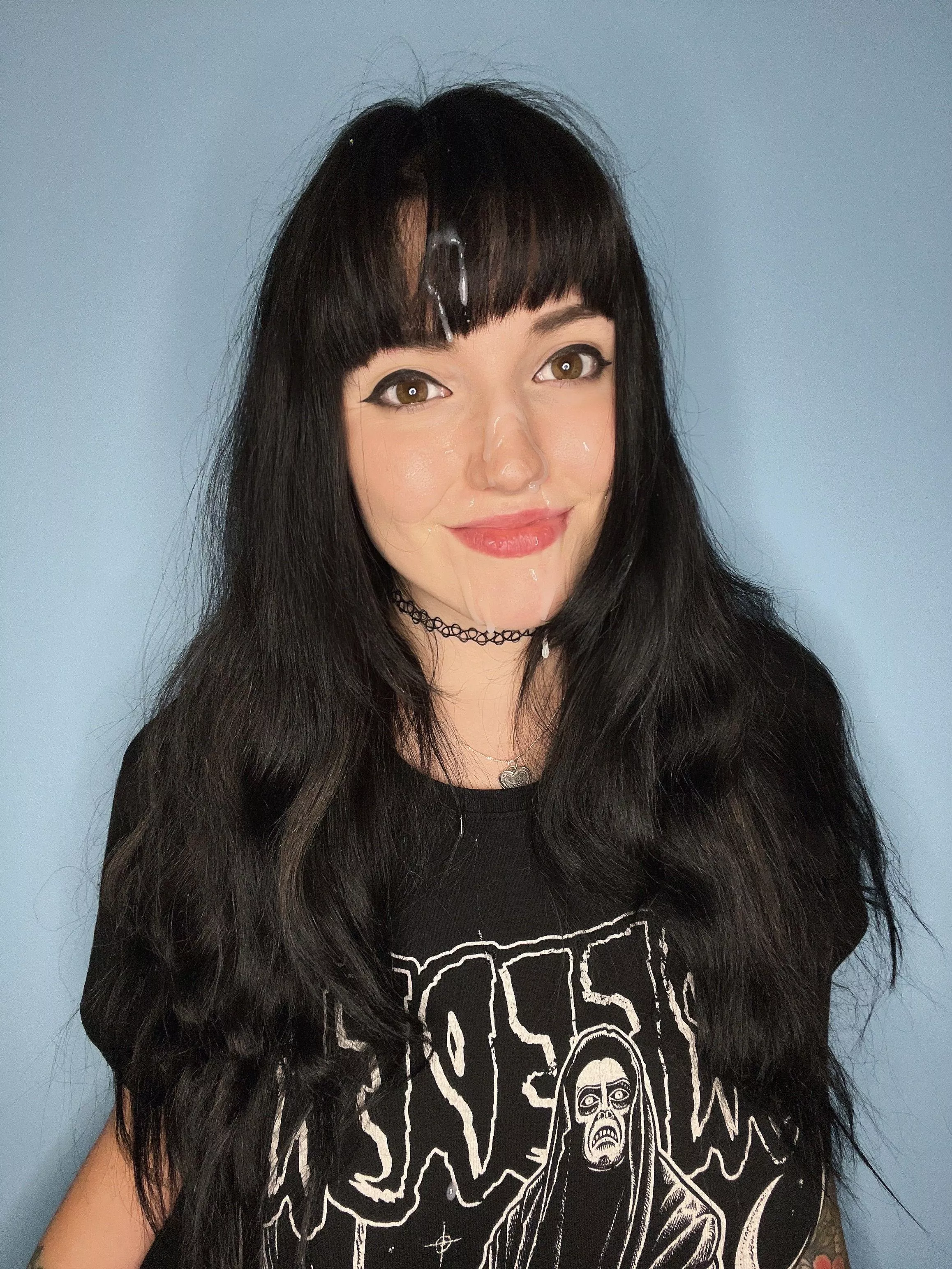 I'm a goth slut who loves to be cum all over