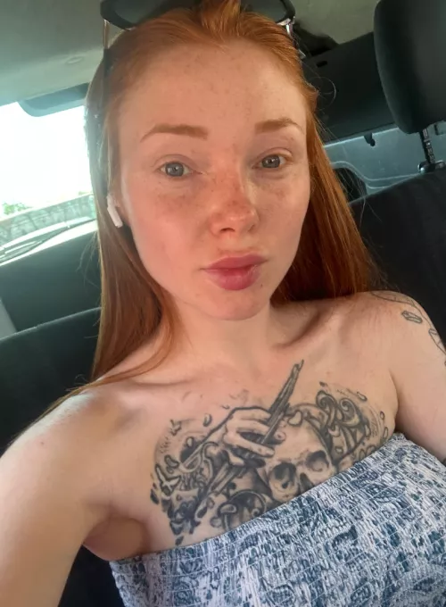 Imagine kissing my armpit in a cab