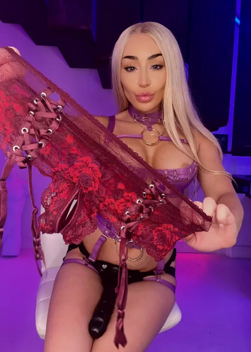 Let me know the size of your dick and I'll tell you what girly name you deserve