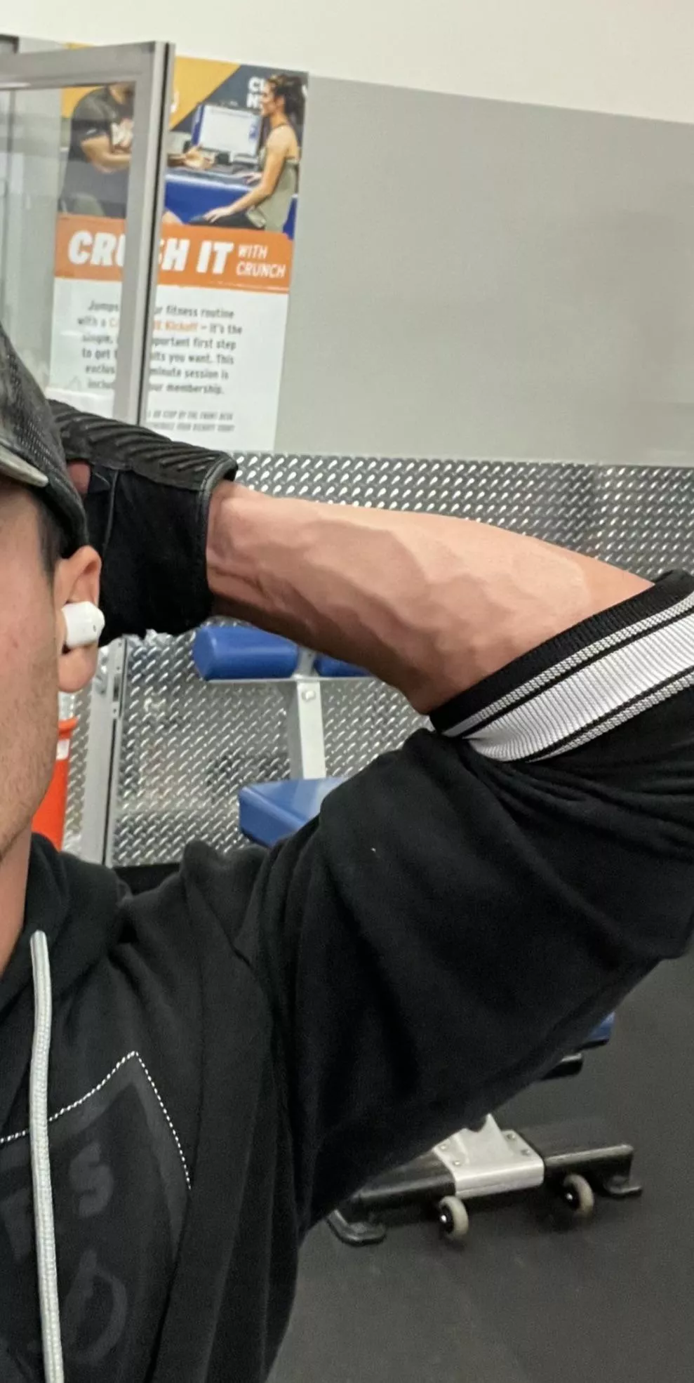 Looking to grip your asscheeks very firmly with my strong ass arms 😈😈😁