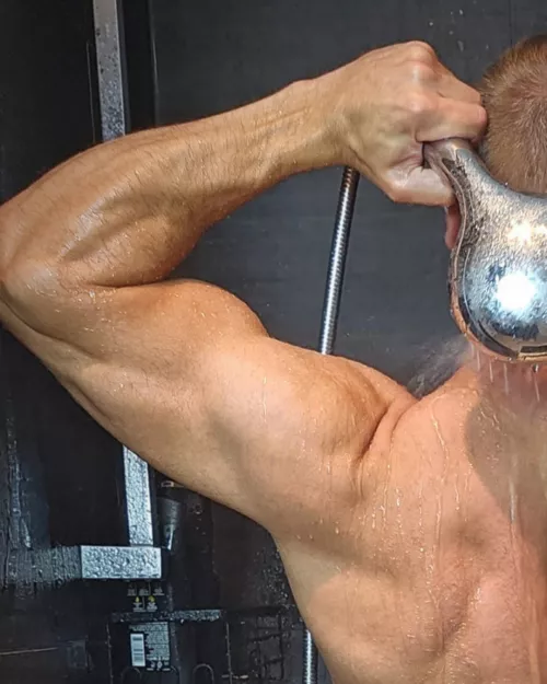 Shower time 💪🏼🚿