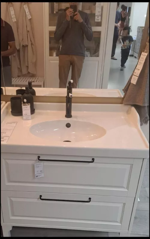Small vpl while furniture shopping
