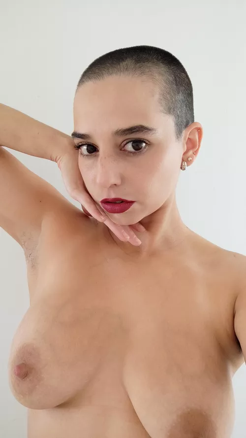 Super cute short hair girl to fall in love with 