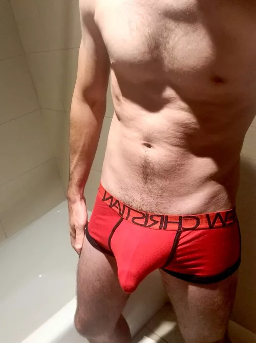 Very good stretch ability for these red undies..😏🩲