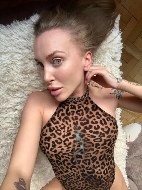 Would you skip your work to fuck a lil slutty blonde like me all day?