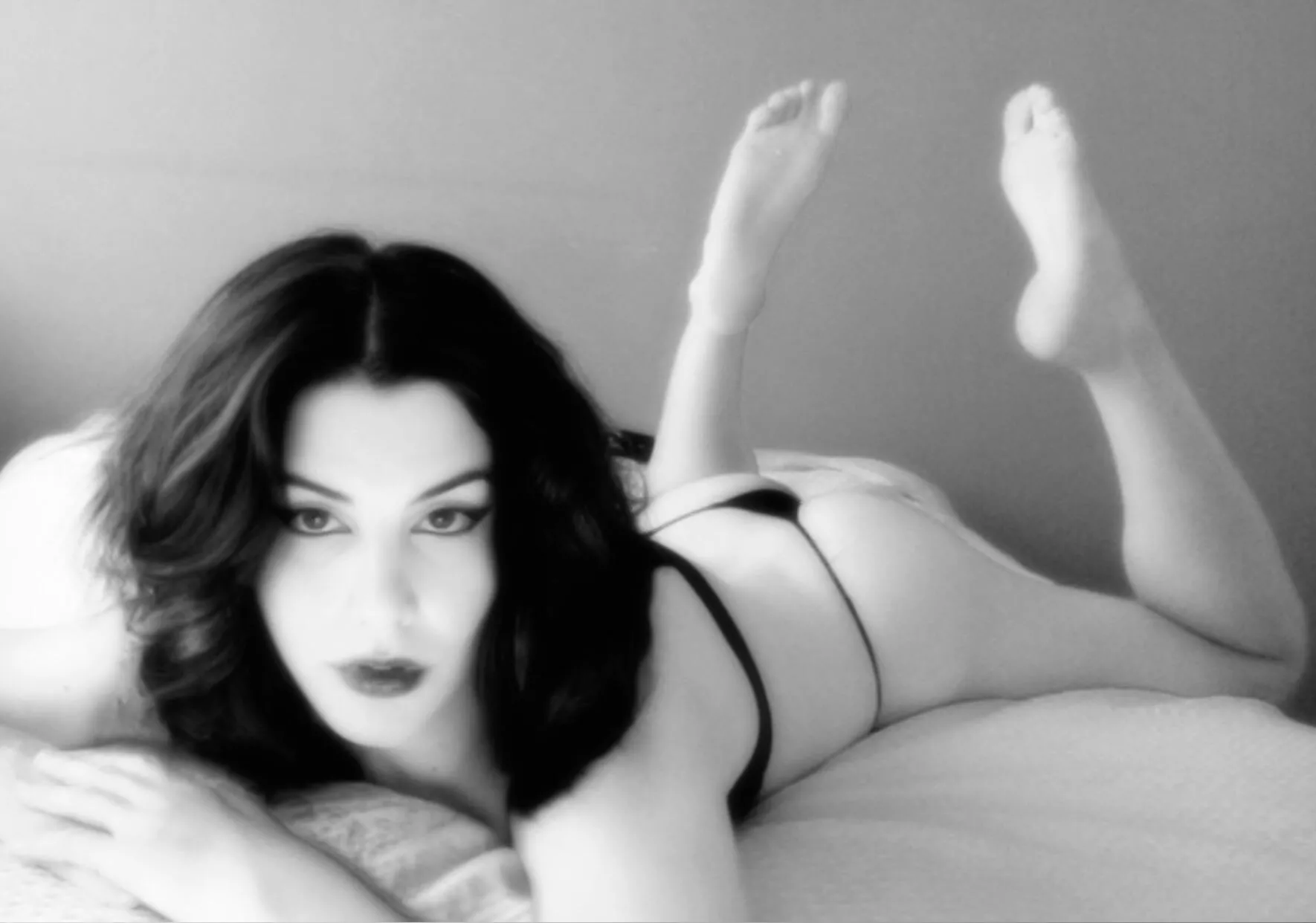 are u into girls with big feet???? :) 