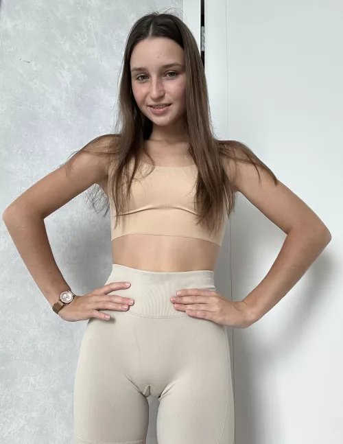 I think these leggings fit perfectly on my hips 😻