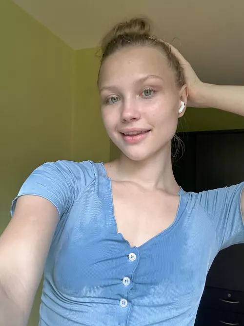 it's so hot that I'm sweating