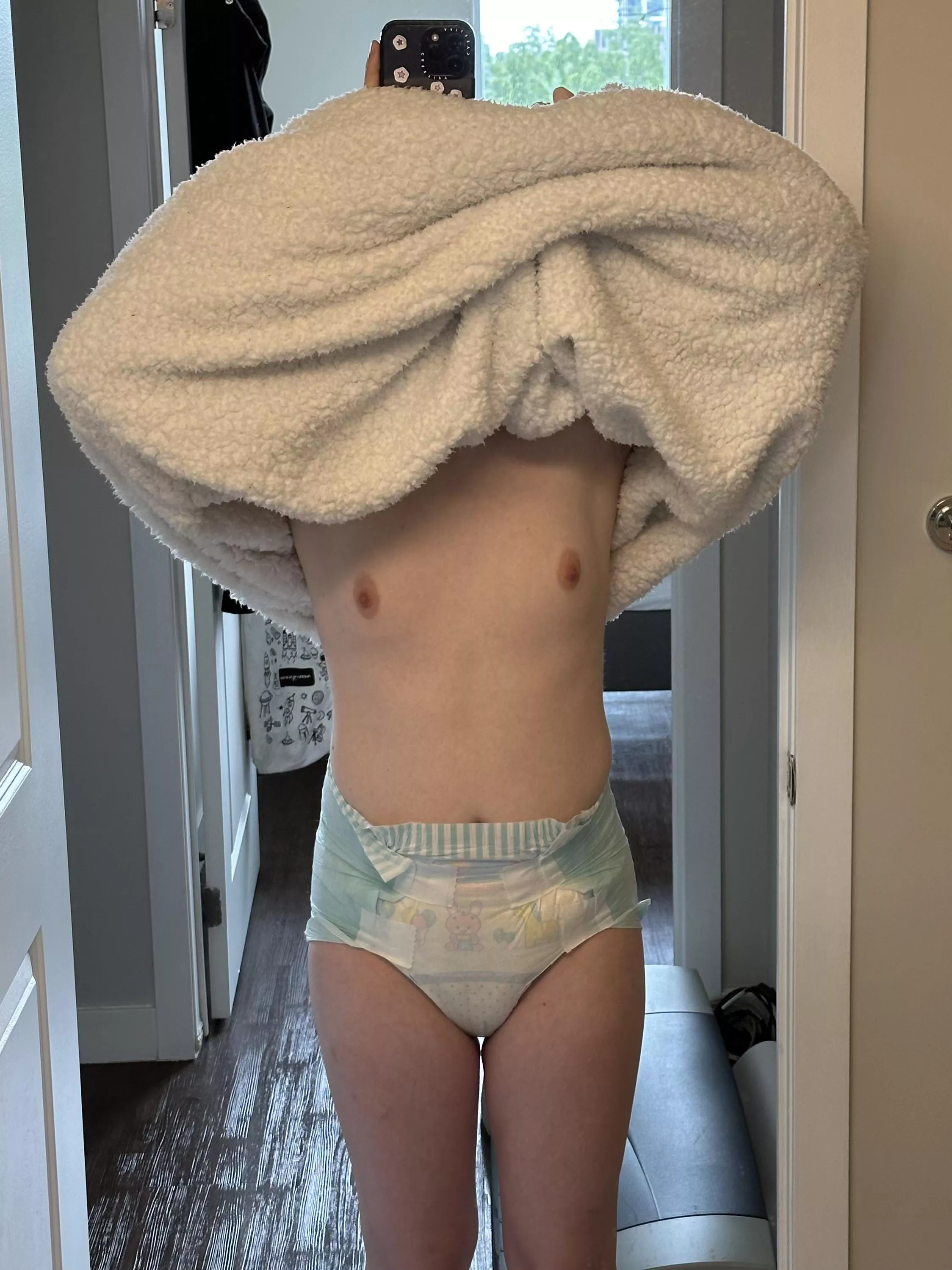 look what im hiding under my blanky hoodie!! look what im hiding under my blanky hoodie!!