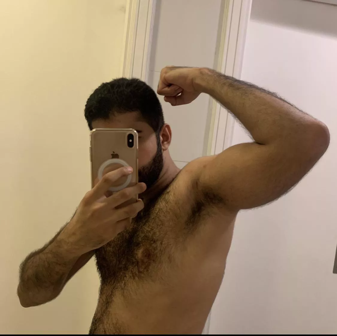 Looking for a gym bro to sniff me 