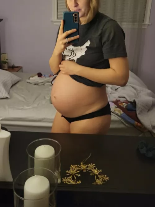 Say goodnight to my big pregnant belly!