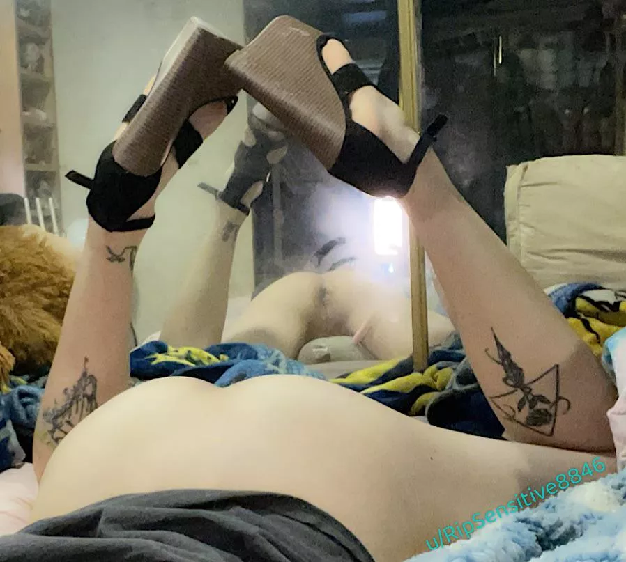 There’s a little Easter egg if you look close enough 🤭🥰