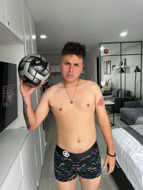 Tryna get schooled by an alpha baller? 🧠⚽️ I got some fire moves for ya, no cap!