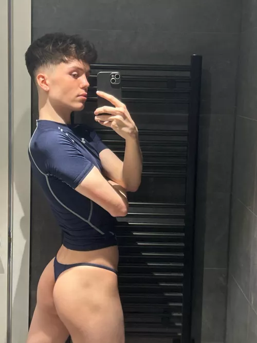 went to the gym in a thong yesterday 😳