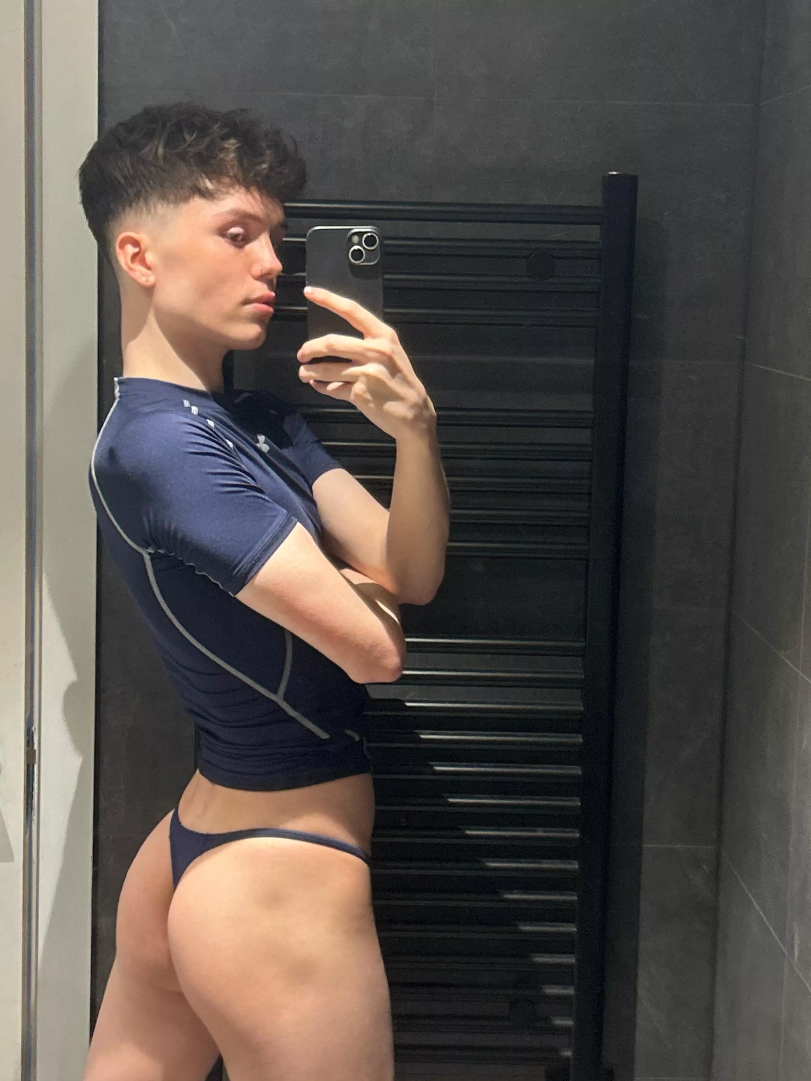 went to the gym in a thong yesterday 😳
