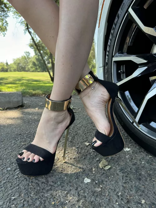 Wheels and heels, must be always hot 😉