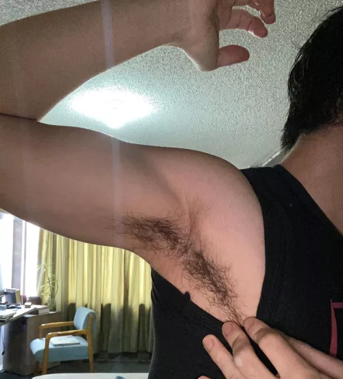 [19] my hairy pits need your tonge