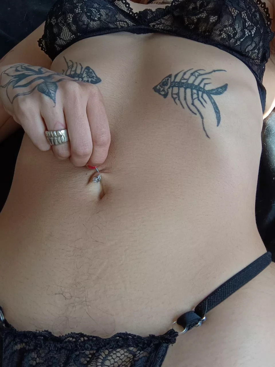 belly buttons with piercing