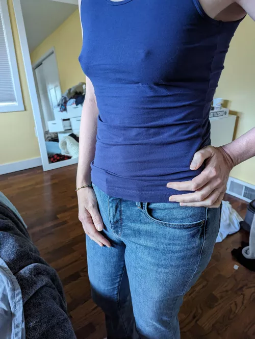 Braless tanktop and jeans. So simple.