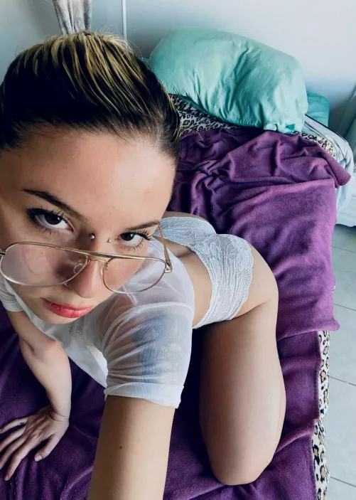 Come give me some morning sex and make me pussy drip